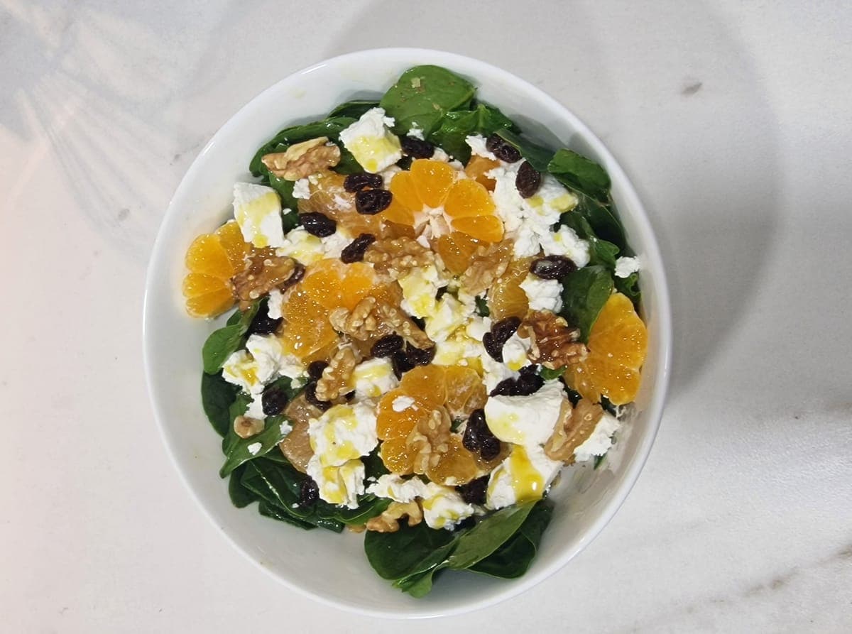 Baby spinach salad, goat cheese, mandarins